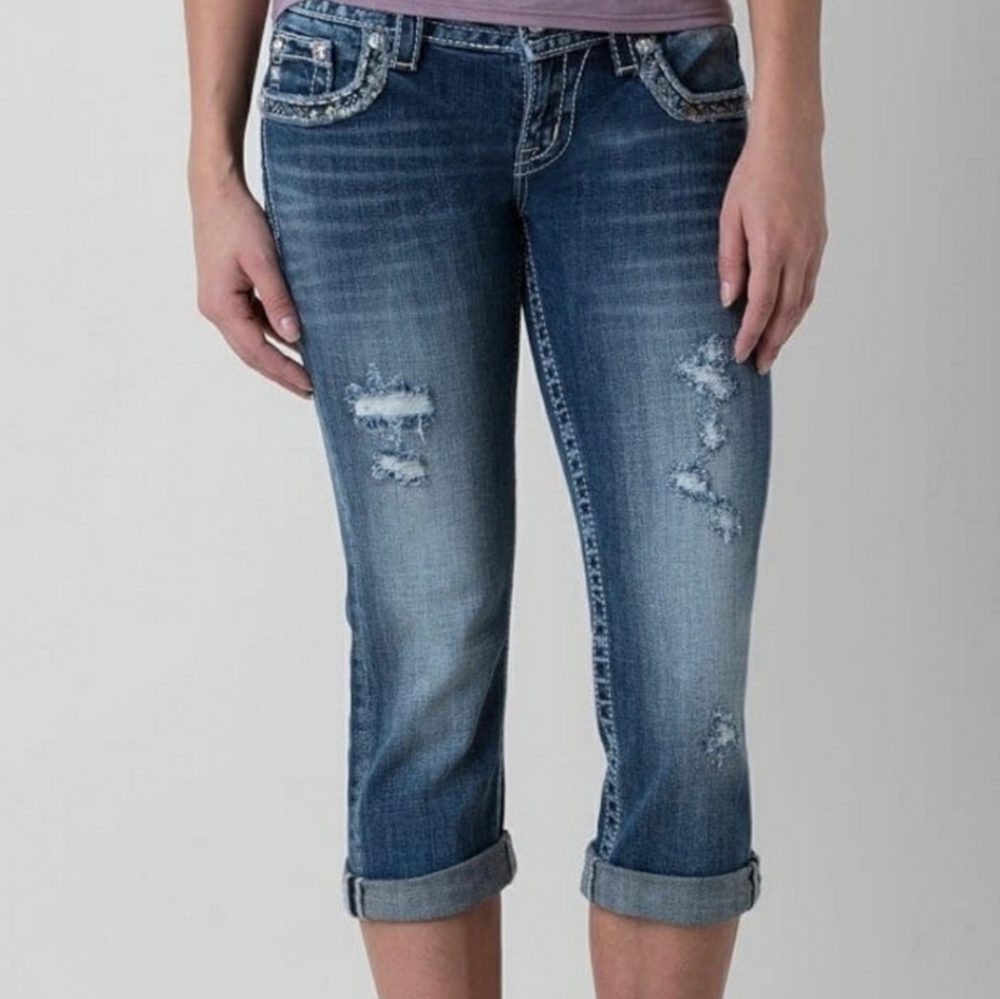 Miss Me Signature Cuffed Distressed Capri Sz32